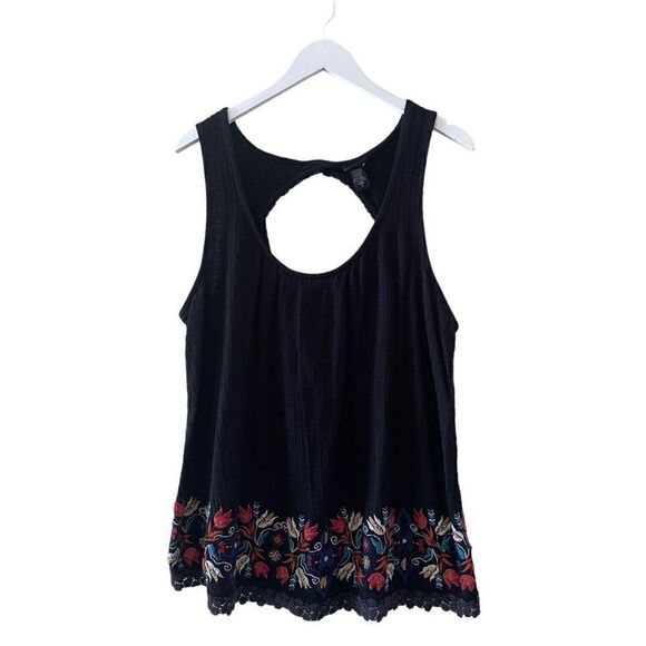 torrid Tops - Torrid Sleeveless round Neck Top Size 2 (2X) black knit embroider blouse #1280